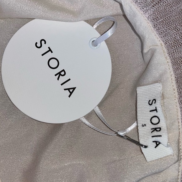 Small Storia Ruffle Dress - Picture 2 of 4